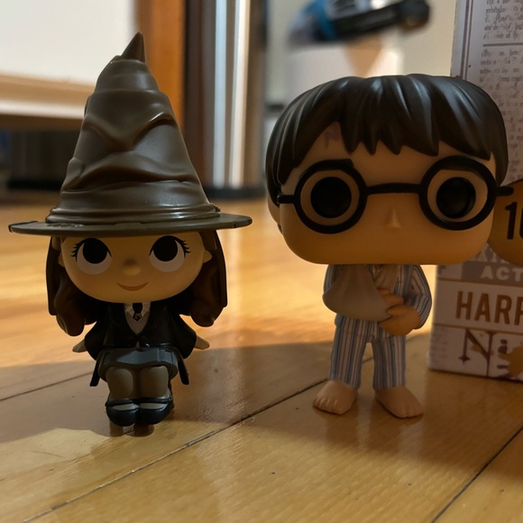 Harry Potter unique circular 500 piece puzzle and 2 funko pops - Picture 11 of 13